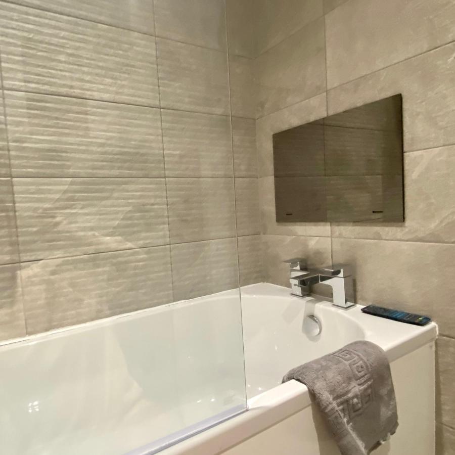 Modern 2 Bed Apartment/Free Parking/Near City/Self-Check In Handsworth Bagian luar foto