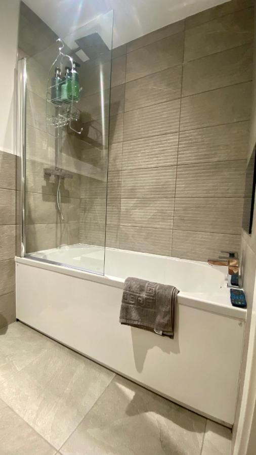 Modern 2 Bed Apartment/Free Parking/Near City/Self-Check In Handsworth Bagian luar foto